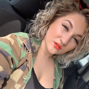 Meet your Posher, Cassandra